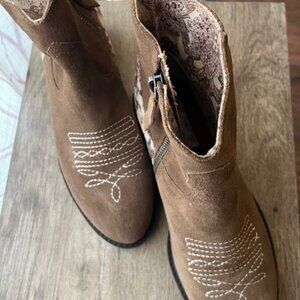 Band of Gypsies Montrose Rustic Western Zip Booties